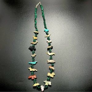 Vtg Native American Malachite Chip Fetish Necklace Hand Carved Gemstone Animals